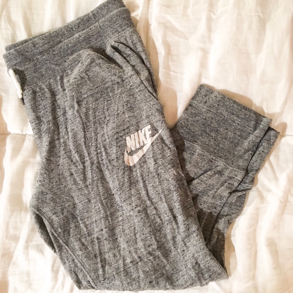 Nike crop jogger pant